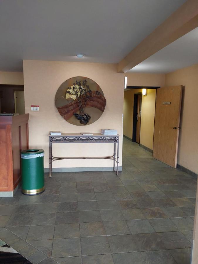 Lavissh Inn And Suites Bellingham Extérieur photo